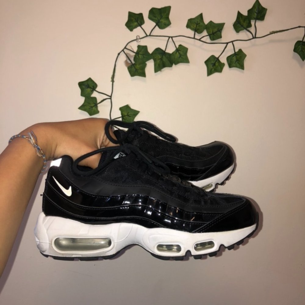 WOMEN’S NIKE AIR MAX 95’S